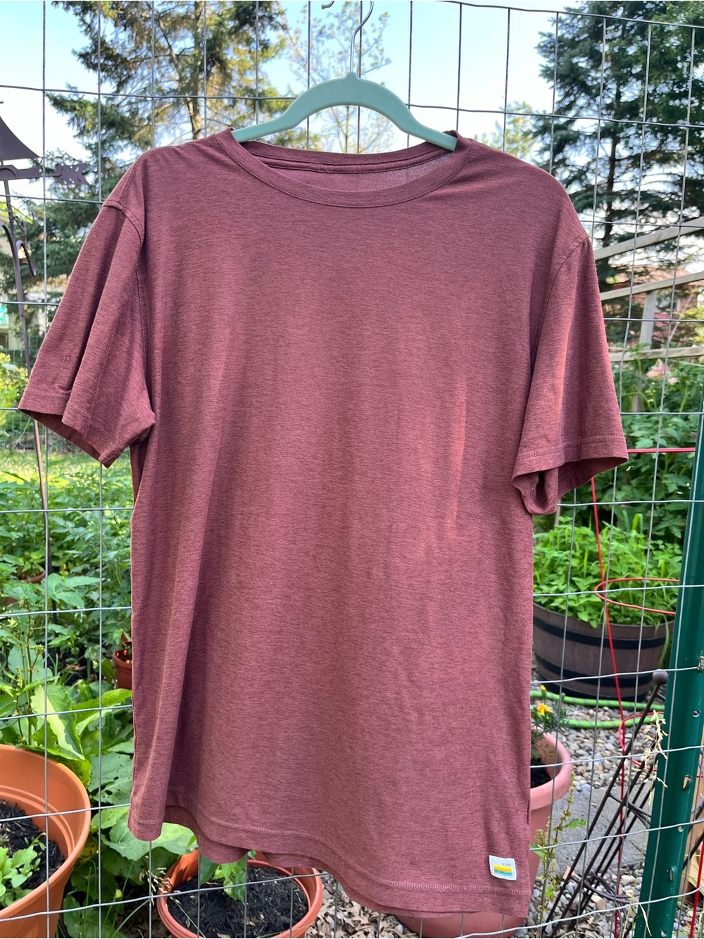 Men’s Vuori Tuvalu Tee T-Shirt men’s size large.